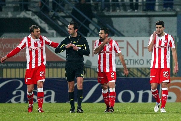 Παράπονα για τη διαιτησία στον Ολυμπιακό