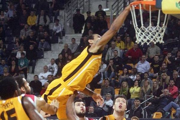 Κάρφωμα της χρονιάς από τη FIBA! (video)