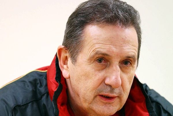 Λέεκενς: «Βασικός ο Μιραλάς»