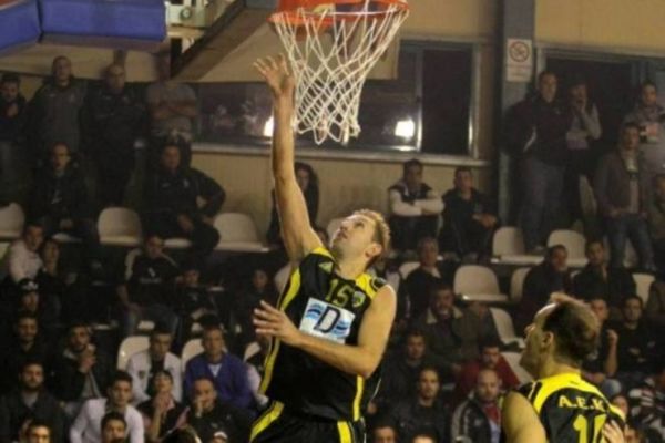 Μπαίνει ο Μάντζαρης