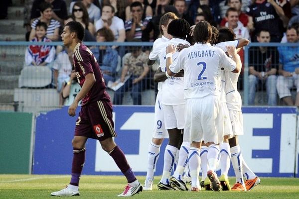 Νίκες παραμονής για Οσέρ και Σοσό