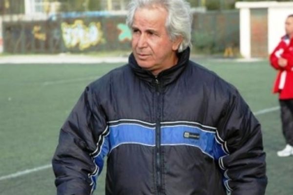 Για υποκρισία μιλούν στην Χαραυγή