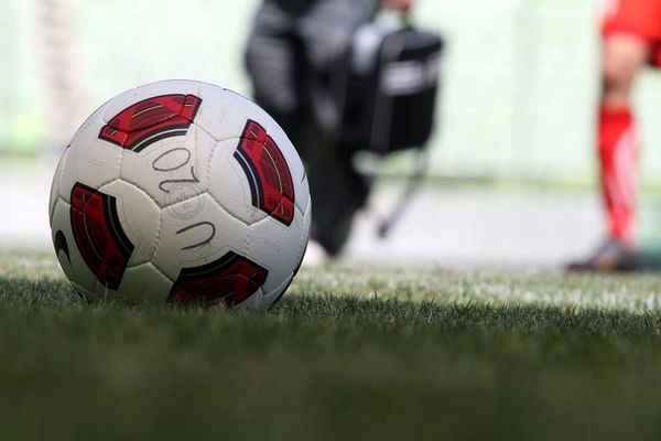 «Εμφύλιος» στη μάχη της παραμονής στη Football League 2