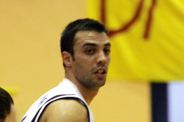 Ανανέωσαν Φούντας, Λεπενιώτης στον Αίολο