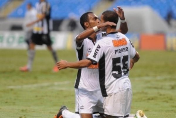 Brasileiro: «Ζωγράφισε» ο Μπέρναρντ (videos)
