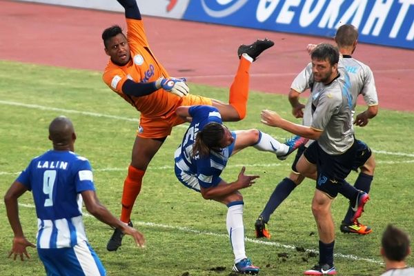 Νίκη Βόλου: Κάταγμα στα πλευρά ο Σαμαράς (photos)