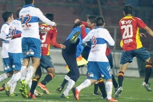 Χιλή: «Ξύλο» με τους συμπαίκτες του Κοστάνζο! (photos+video)