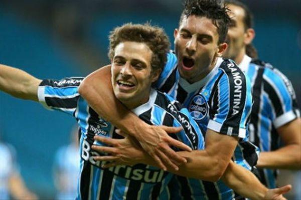 Brasileiro: Σταθερά δεύτερη η Γκρέμιο (videos)