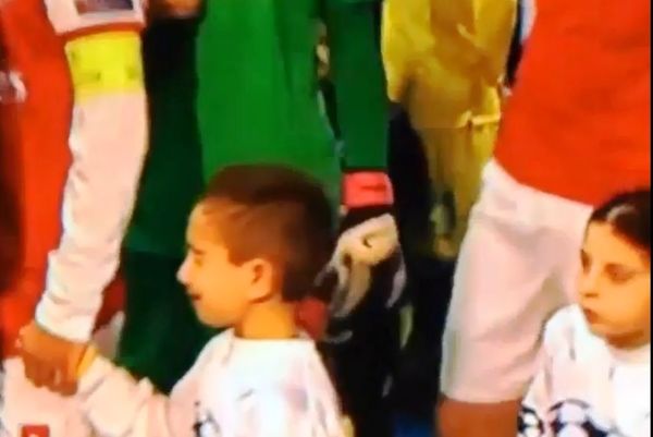 Άρσεναλ: Έβαλε τα κλάματα ο πιτσιρικάς (video)