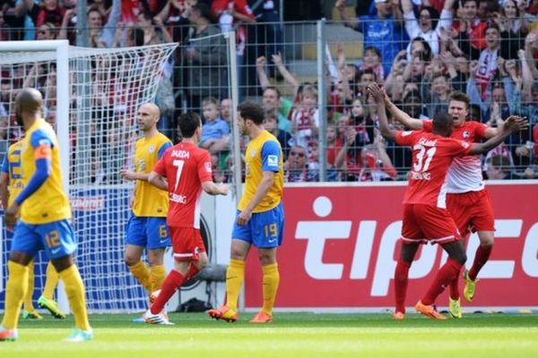 Βήμα παραμονής για Φράιμπουργκ, 2-0 την Μπραουνσβάιγκ (video)
