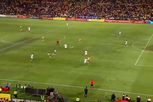 Νότια Αφρική: Φοβερό γκολ από τα 37 μέτρα (video)
