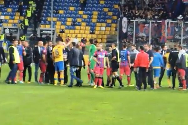 Χαμός στο Στεάουα – Πετρολούλ (video)