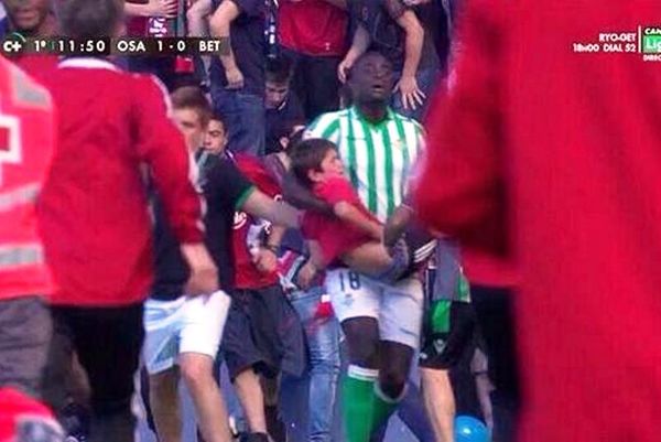 Τρέχει για να σώσει παιδί ο Ντιαγιέ! (video)