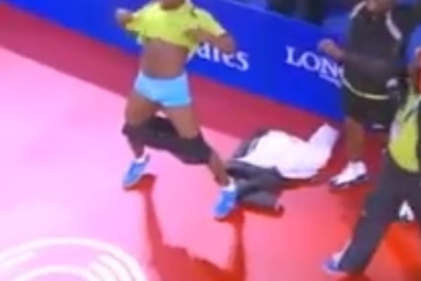 Πινγκ Πονγκ: Έκανε... στριπτίζ μόλις πήρε το χάλκινο! (video)
