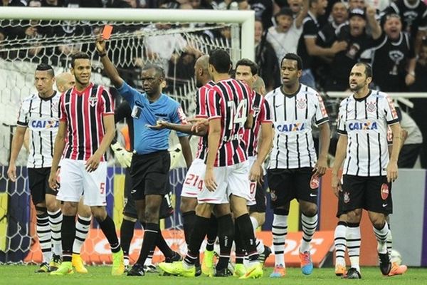 Brasileiro: Νευρικό ντέρμπι με θρίαμβο της Κορίνθιανς (videos)
