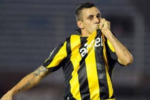 Ουρουγουάη: Εκπληκτικό γκολ - ψαλιδάκι από Εστογιανόφ (video)
