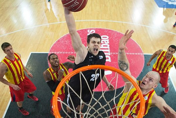 Μπαρτσελόνα: Το τρομερό κάρφωμα του Τοντόροβιτς (video)