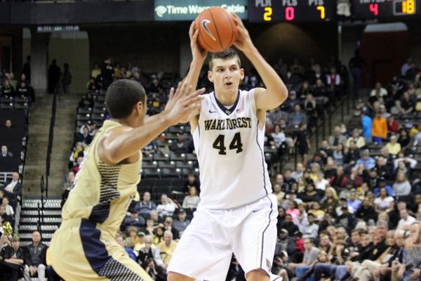NCAA: Αρνητικός Μήτογλου, νίκη Ουέικ Φόρεστ (videos)