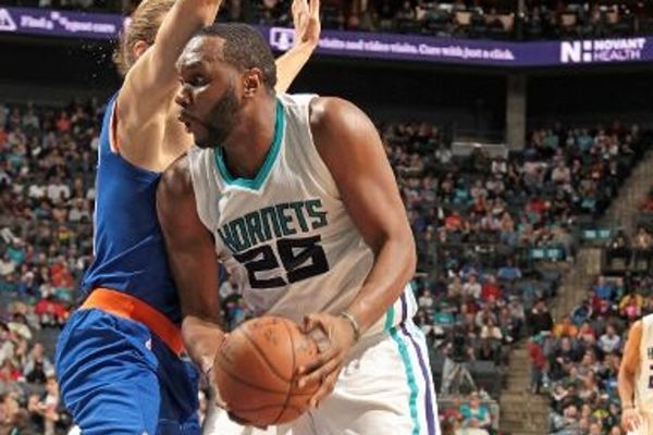 Σάρλοτ Χόρνετς: Πονεμένο… 76-71 με Νικς (video)