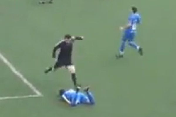 Απίστευτο ξύλο σε γήπεδο της Αθήνας (video)