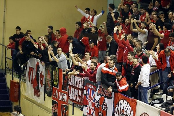 Onsports TV: Καθοριστικοί στον τίτλο οι οπαδοί του Ολυμπιακού (videos)