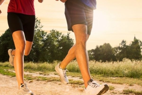 Το ελαφρύ τζόκινγκ είναι καλύτερο από το έντονο