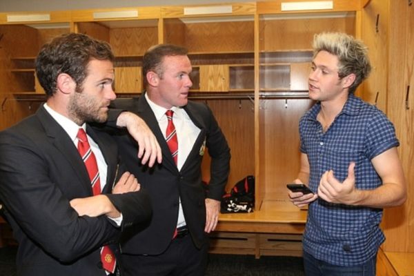 Τρελαμένος με τη μπάλα αστέρας των One Direction! (photos)