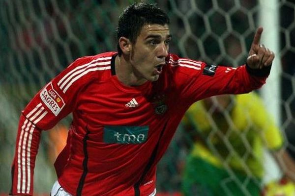 Κατσουράνης σε Μπενφίκα: «Πρέπει να αποκτηθεί ο Μήτρογλου»