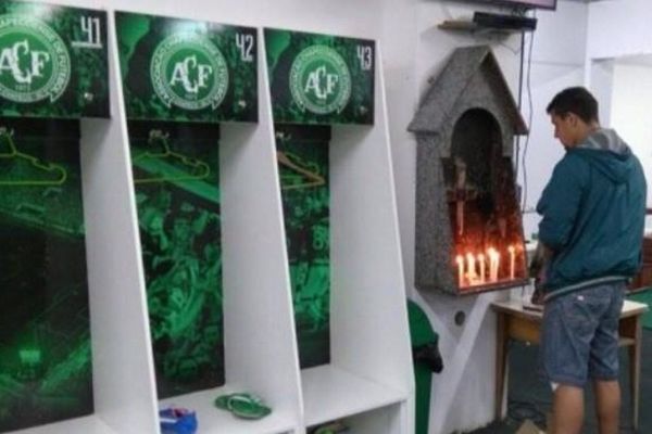 Tο συγκινητικό σκίτσο για τους αδικοχαμένους της Σαπεκοένσε (photo)