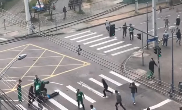Σοκ στη Βραζιλία! Ξυλοκοπήθηκε άγρια οπαδός της Κορίνθιανς (video+photo)