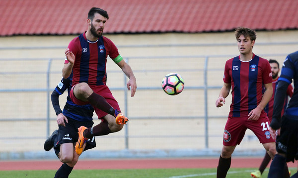 Φόρεσε τα «βυσσινί» ο Μπανούσης