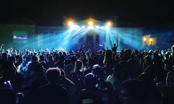 Τριήμερο «sold out» στην Κύπρο για τον Νίκο Μακρόπουλο (video+photos)