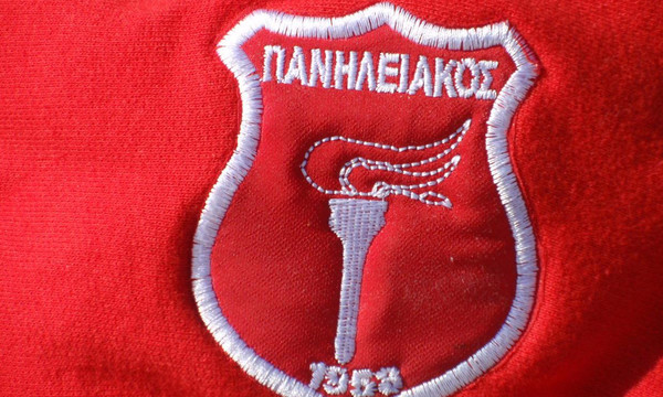 Πυρά Πανηλειακού για Κουρμπανά: «Τα παντελόνια είναι για τους άνδρες»!