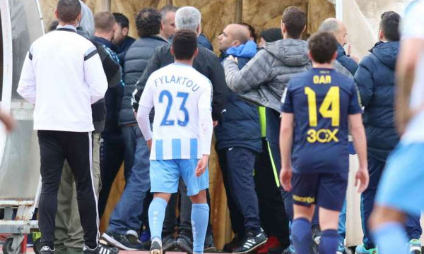 Χαμός στο Πάφος-ΑΠΟΕΛ: Έξαλλος ο Δώνης (photos)