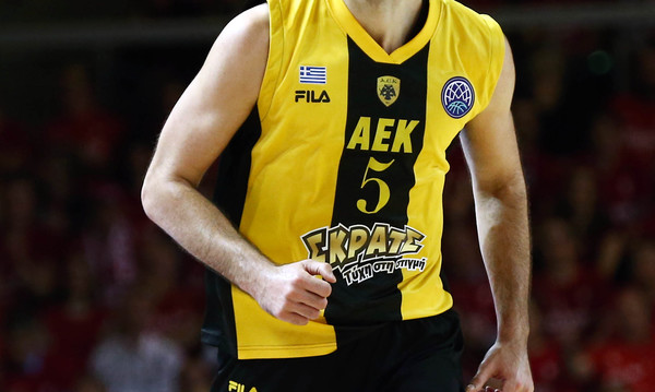 Με επετειακή φανέλα η ΑΕΚ απέναντι στον ΠΑΟΚ