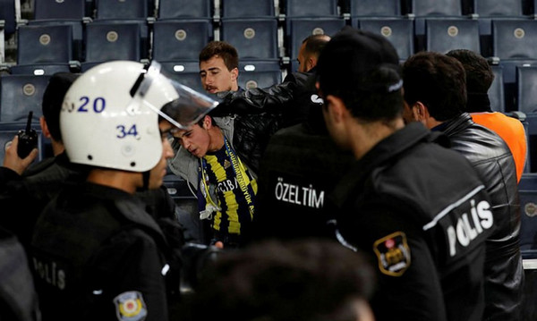 Χωρίς θεατές θα συνεχιστεί ο ημιτελικός κυπέλλου Φενέρμπαχτσε-Μπεσίκτας