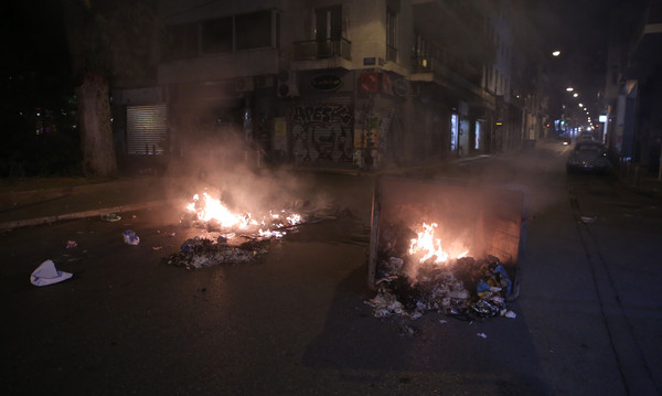 Εικόνες τρόμου και χάους πριν τον τελικό ΑΕΚ-ΠΑΟΚ: Καρέ-καρέ τα επεισόδια στο κέντρο της Αθήνας