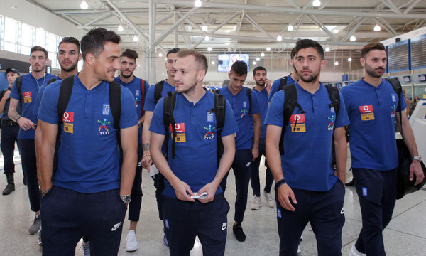 Ελλάδα: Η αναχώρηση της εθνικής για Σεβίλλη (photos)