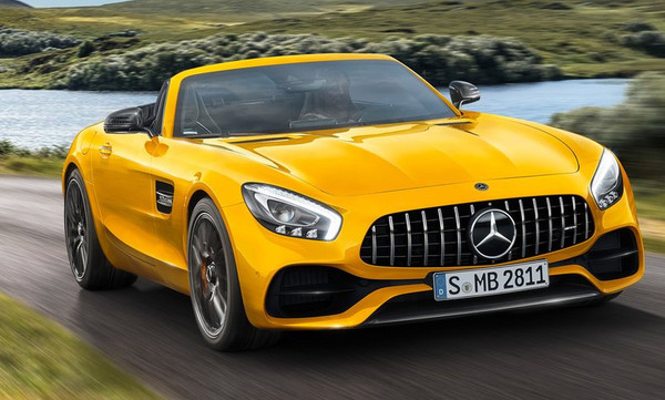 Η νέα AMG GT Roadster κάνει περήφανη την άσφαλτο
