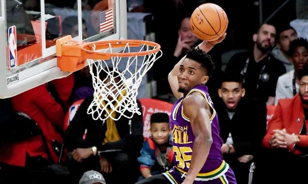 Τι γυρεύει ο Donovan Mitchell στην Αθήνα;