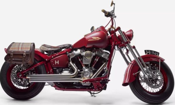 Αυτή η Harley είναι ένα σούπερ σέξι, βαθύ κόκκινο «μωρό»