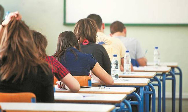 Πανελλήνιες 2018: Έτσι «έπιασαν» τη μαθήτρια να αντιγράφει στην Ιστορία και τη μηδένισαν!