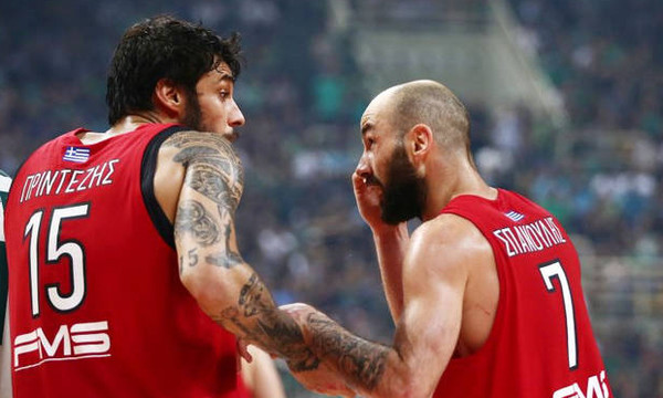 Σόου Ολυμπιακού και αποχώρηση για ένα τέταρτο!