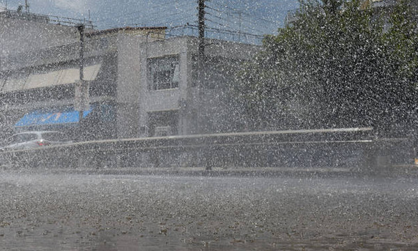 Καιρός: Καλοκαίρι τέλος! Έρχονται βροχές, κρύο και χιόνια στα ορεινά