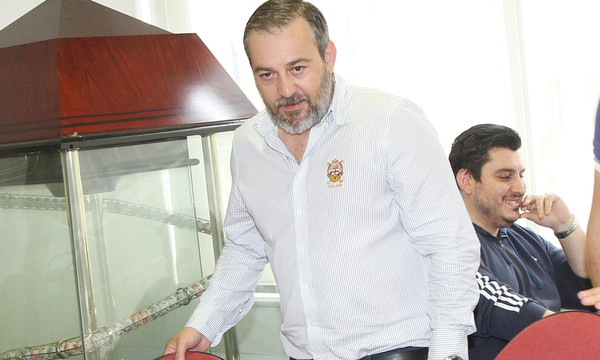 Θύμα κλοπής ο πρόεδρος των Τρικάλων έξω από υπουργείο Πολιτισμού