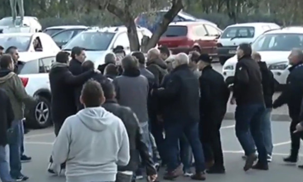 Το «ντου» στον Σπανό από τους οπαδούς της ΑΕΚ (video)