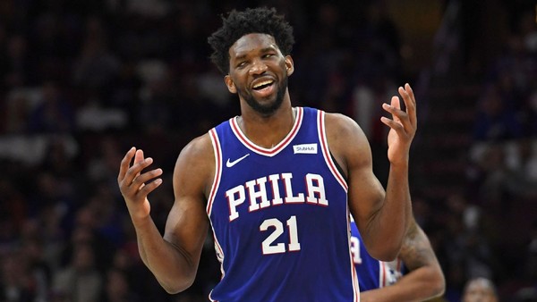 Τα ξημερώματα ο Embiid έπαθε κάτι από LeBron και T-Mac