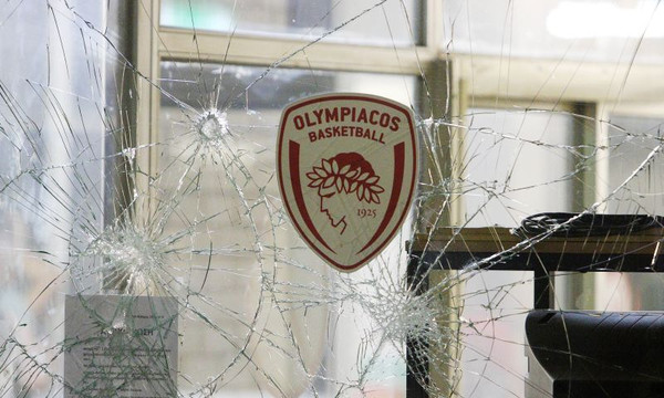 Ολυμπιακός – Μπούντουντσνοστ: Επεισόδια στο ΣΕΦ