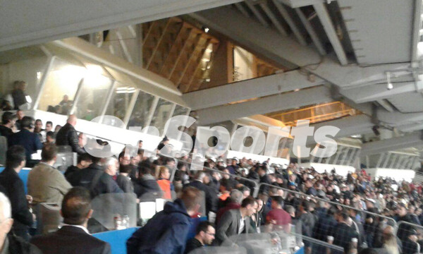 ΠΑΟΚ – ΑΕΚ: Άγριο ξύλο στα επίσημα του ΟΑΚΑ (videos+photos)