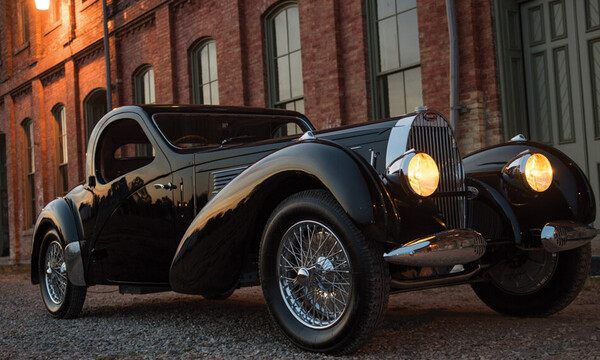 Με την Bugatti Type 57C ταξιδε?ει? στο μακριν? ‘37